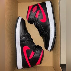 Women’s Air Jordan 1 Mid Black Red